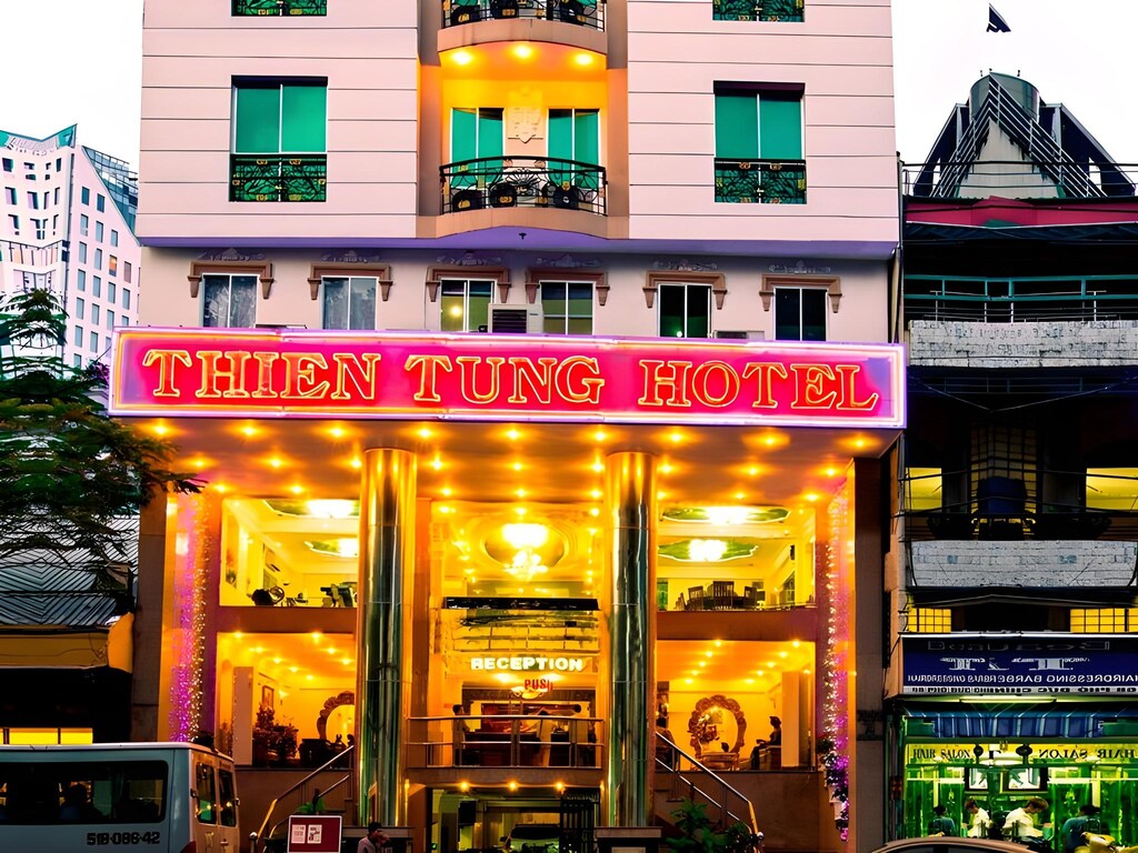 Mặt tiền El Pino Realm trước quá trình cải tạo và tái định vị