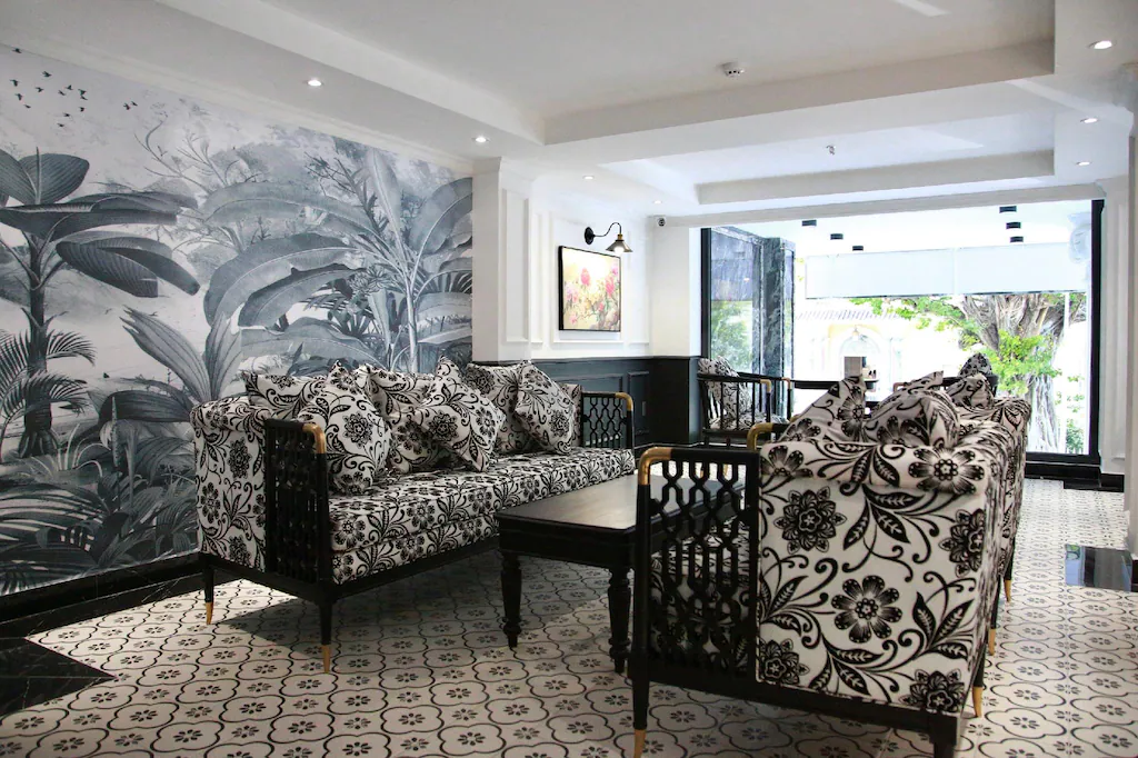 Khu vực hồ bơi El Pino Realm sau khi được tái định vị